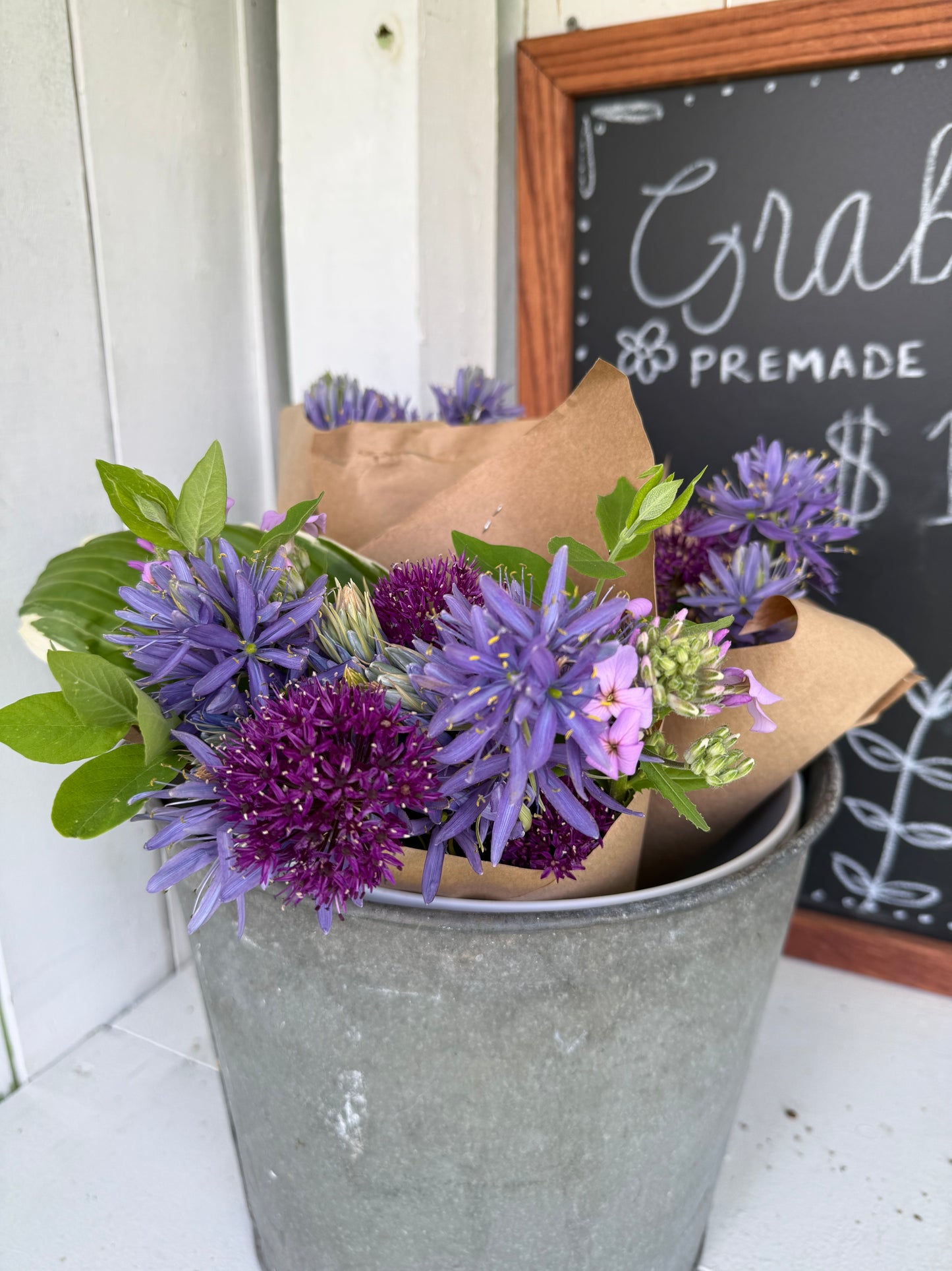 1. Grab + Go Premade Bouquet