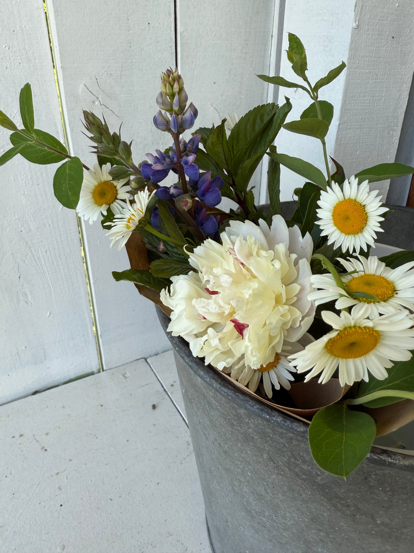 1. Grab + Go Premade Bouquet
