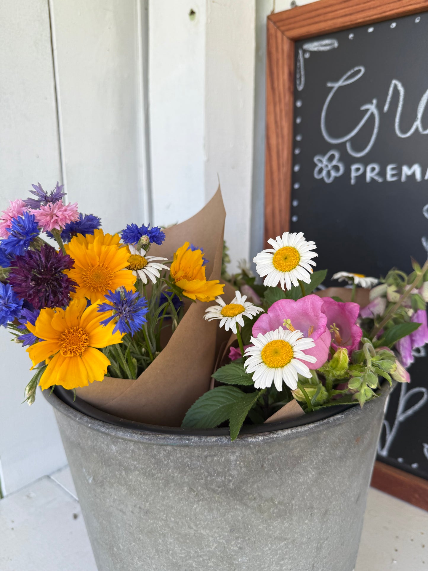 1. Grab + Go Premade Bouquet