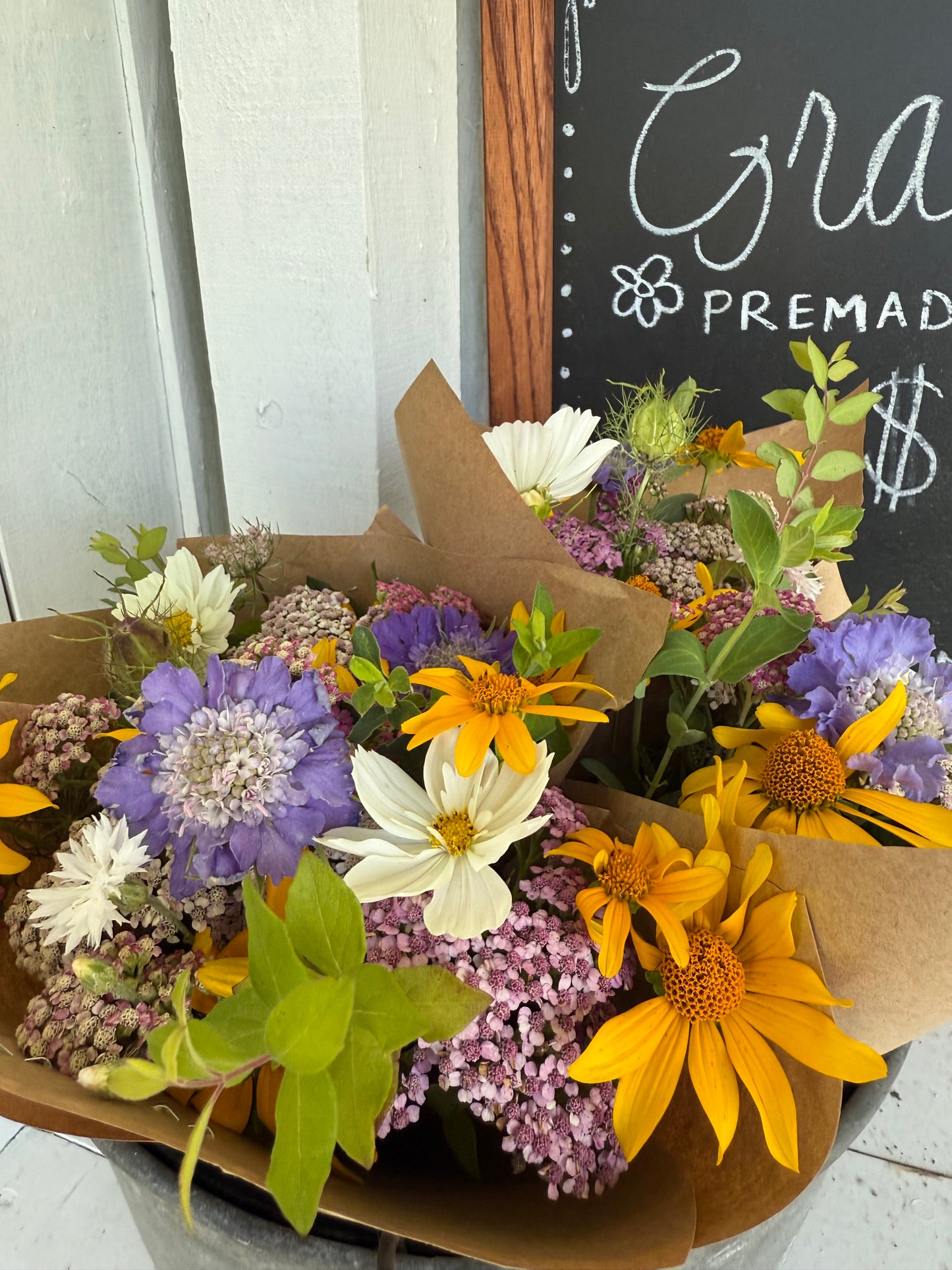 1. Grab + Go Premade Bouquet