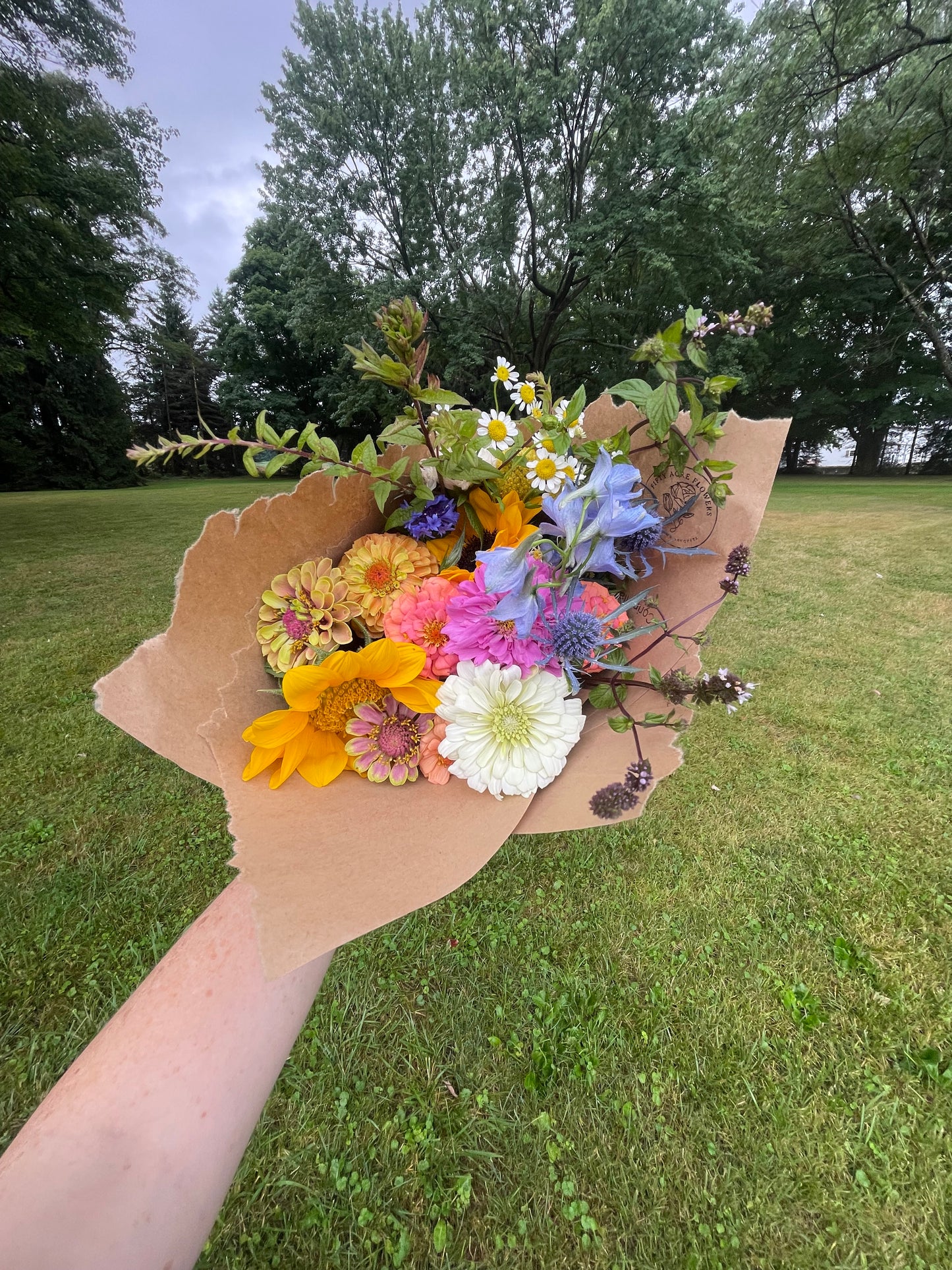 1. Grab + Go Premade Bouquet