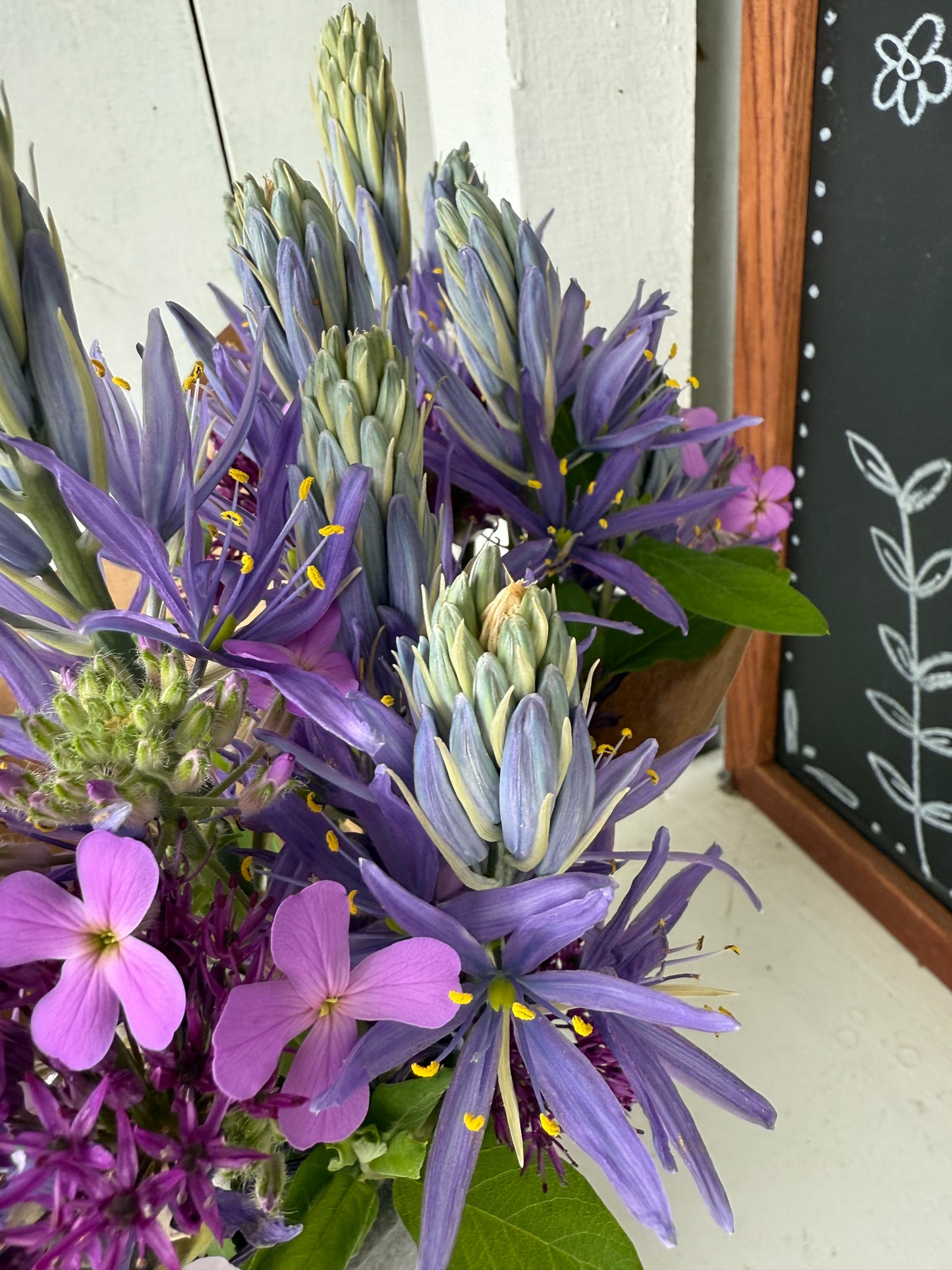 1. Grab + Go Premade Bouquet