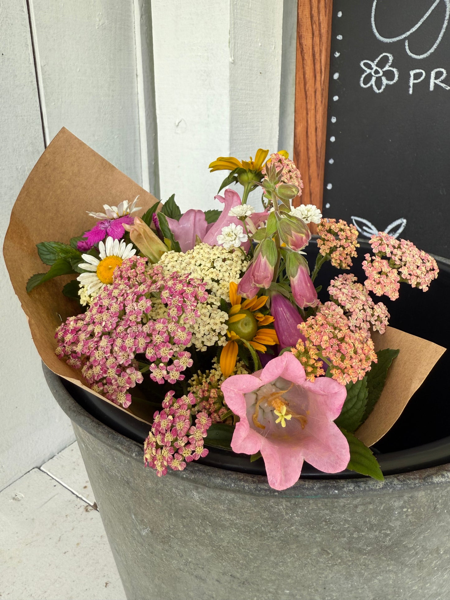 1. Grab + Go Premade Bouquet