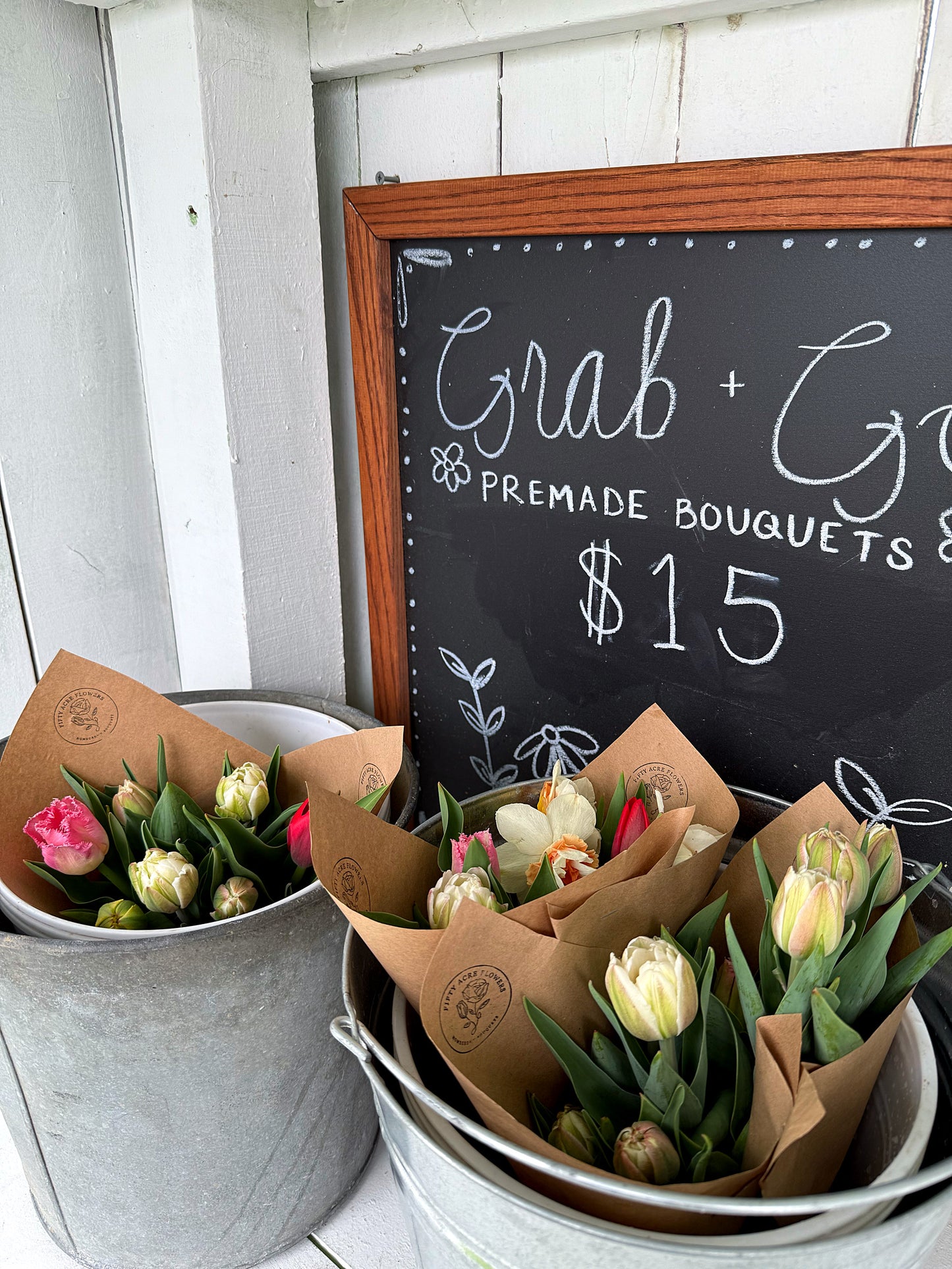1. Grab + Go Premade Bouquet