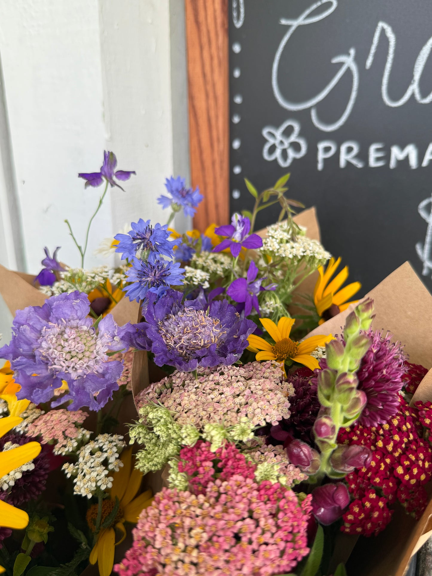 1. Grab + Go Premade Bouquet