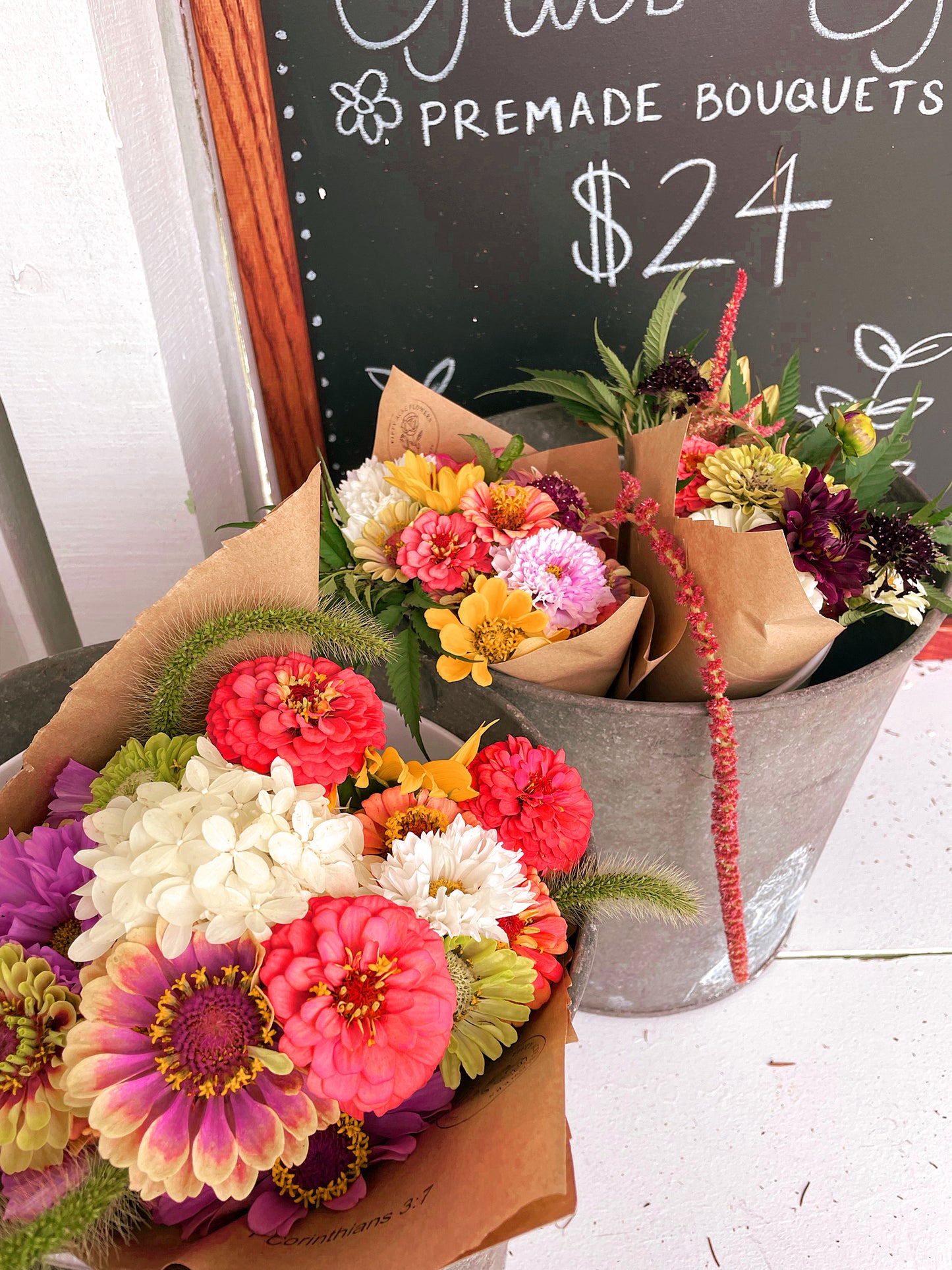 1. Grab + Go Premade Bouquet