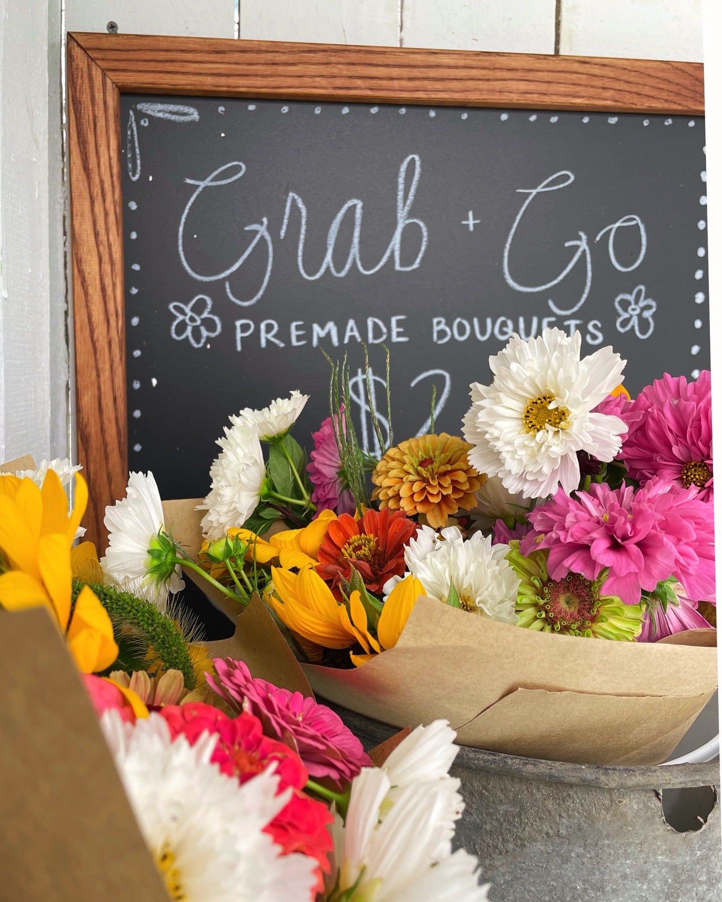 1. Grab + Go Premade Bouquet